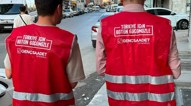 Esenyurt'ta esnafa anlamlı sabah sürprizi: "Siftah Bizden, Bereketi Allah'tan"
