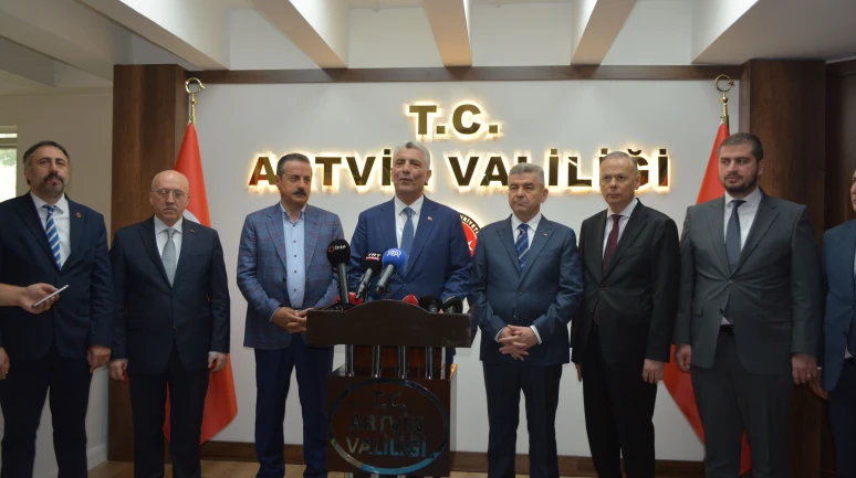 Bakan Bolat: Sarp Gümrük Kapısı'ndan geçişler her geçen gün artmakta