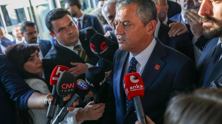 Özgür Özel: Hep birlikte iktidara yürümek üzere illerimize dağılıyoruz