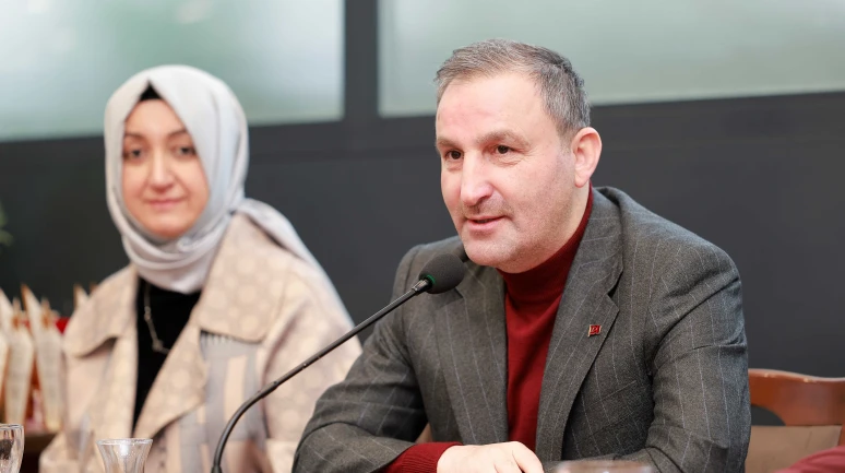 Sultanbeyli'de üniversiteyi kazanan öğrencilere başarı ödülü