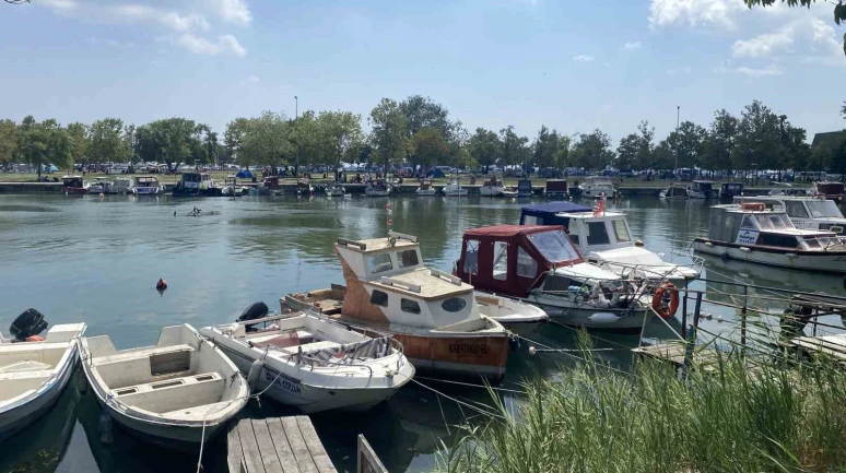 Menekşe Deresi'ne yazık oluyor