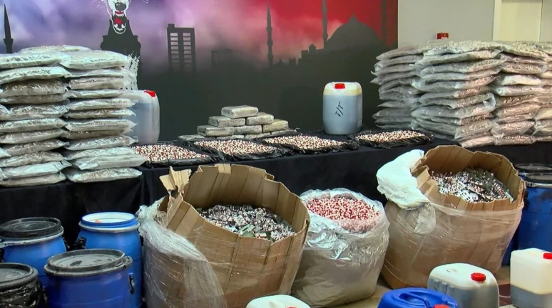 İstanbul’da son 1 ayda düzenlenen operasyonlarda 1 ton 432 kilo uyuşturucu ele geçirildi