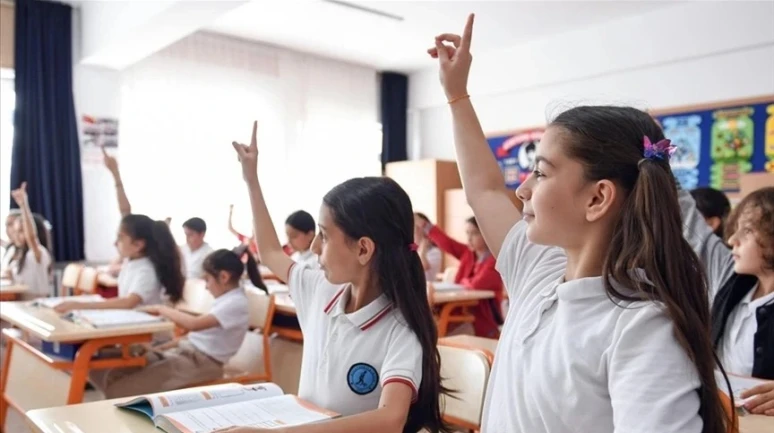 Okul zili çalmadan cep yandı