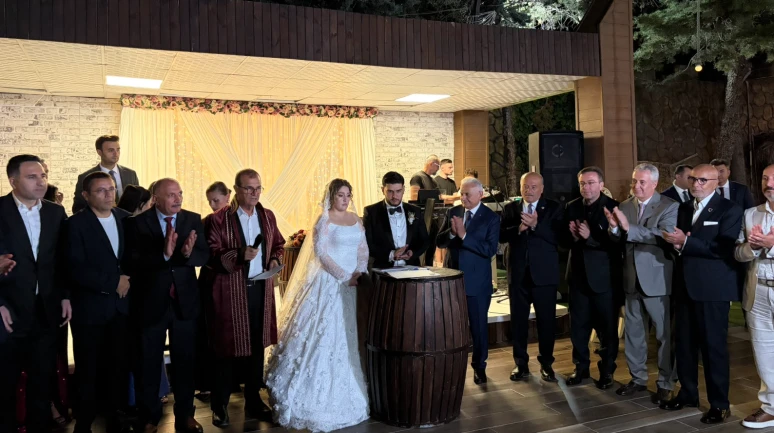Güneş ailesinin mutlu günü