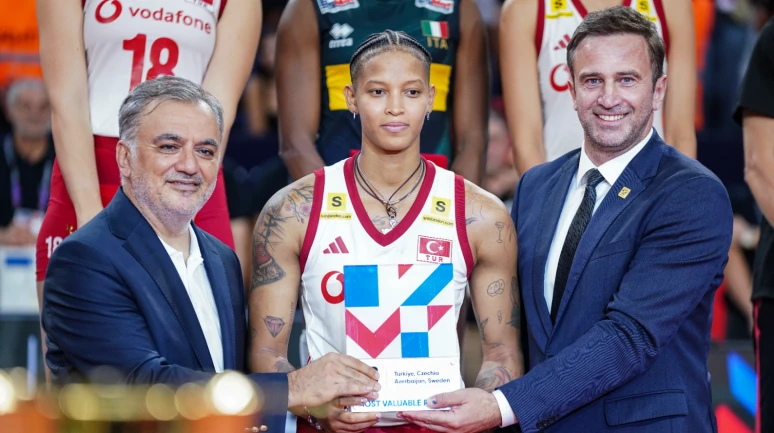CEV Trendyol EuroVolley 2026 MVP’si Vargas, ödülünü Roko Sikiric ve Sinan Cem Şahin’den aldı