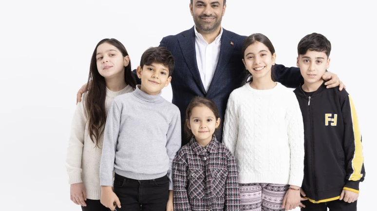 Bağcılar öğrencilerin yanında