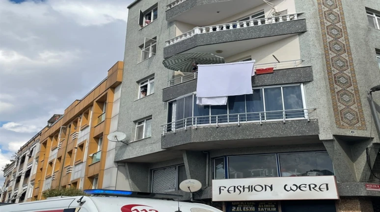 Temizlik yaparken balkondan düştü