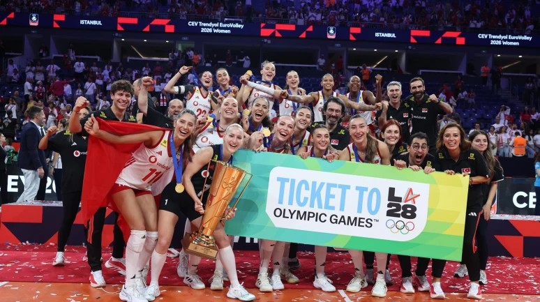 Farkında mısınız dünyada eşi olmayan bir kadın voleybol seyircisi yarattık
