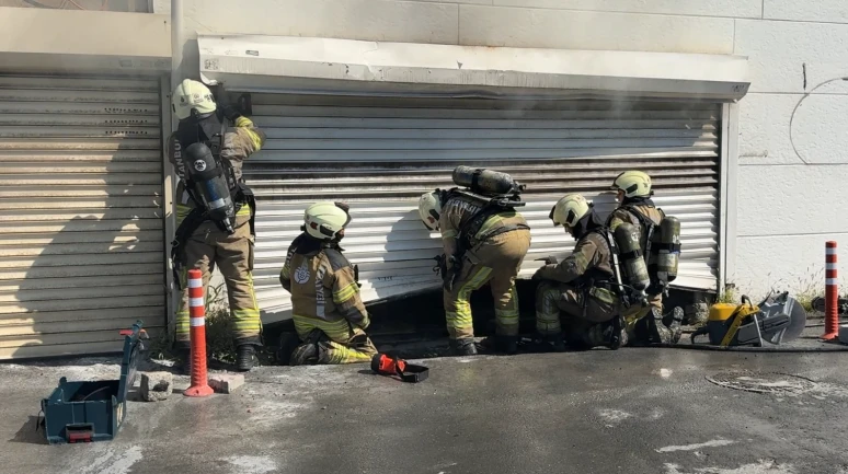 Avcılar'da depo olarak kullanılan garajda yangın
